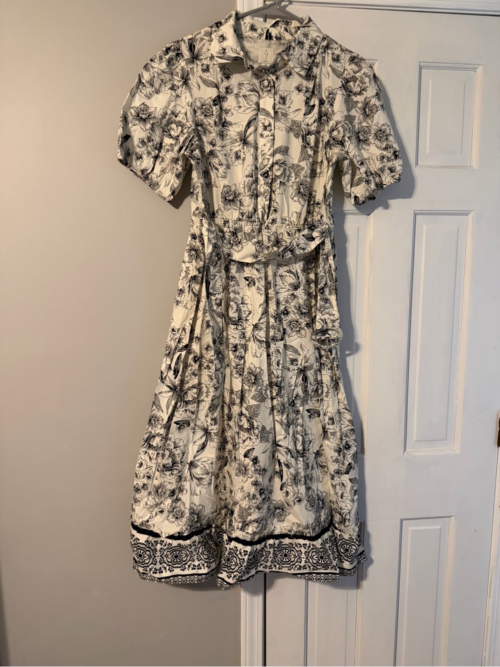 Joke Women's dress cream black Floral Print Short-Sleeve Midi Dress size 8